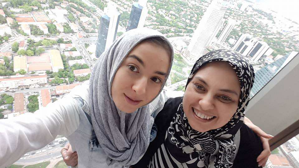 سمية بنخلدون وابنتها