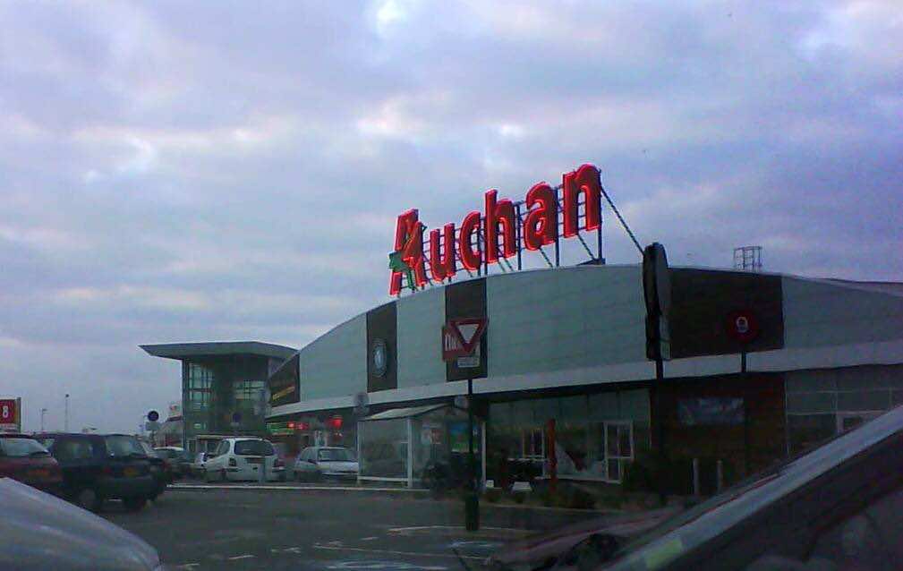 أحد فروع متاجر Auchan