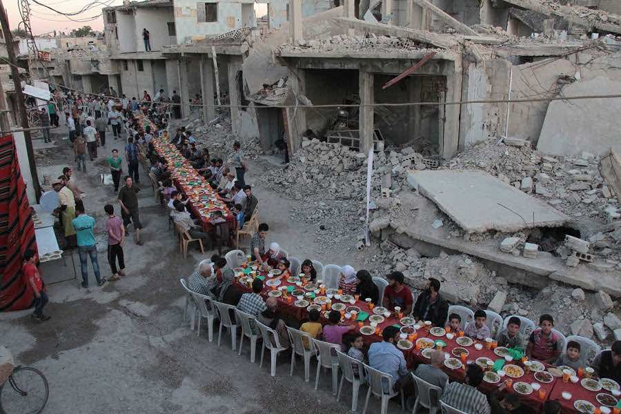 سوريون يفطرون بشكل جماعي في رمضان صورة: AFP