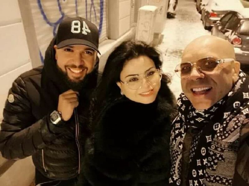 صورة تجمع بين الدوزي ولطيفة رأفت وأخ الدوزي