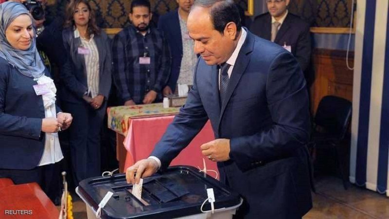 السيسي أثناء إدلائه بصوته في الانتخابات الرئاسية