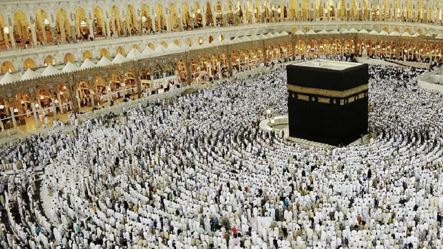 طواف الحجاج بالكعبة