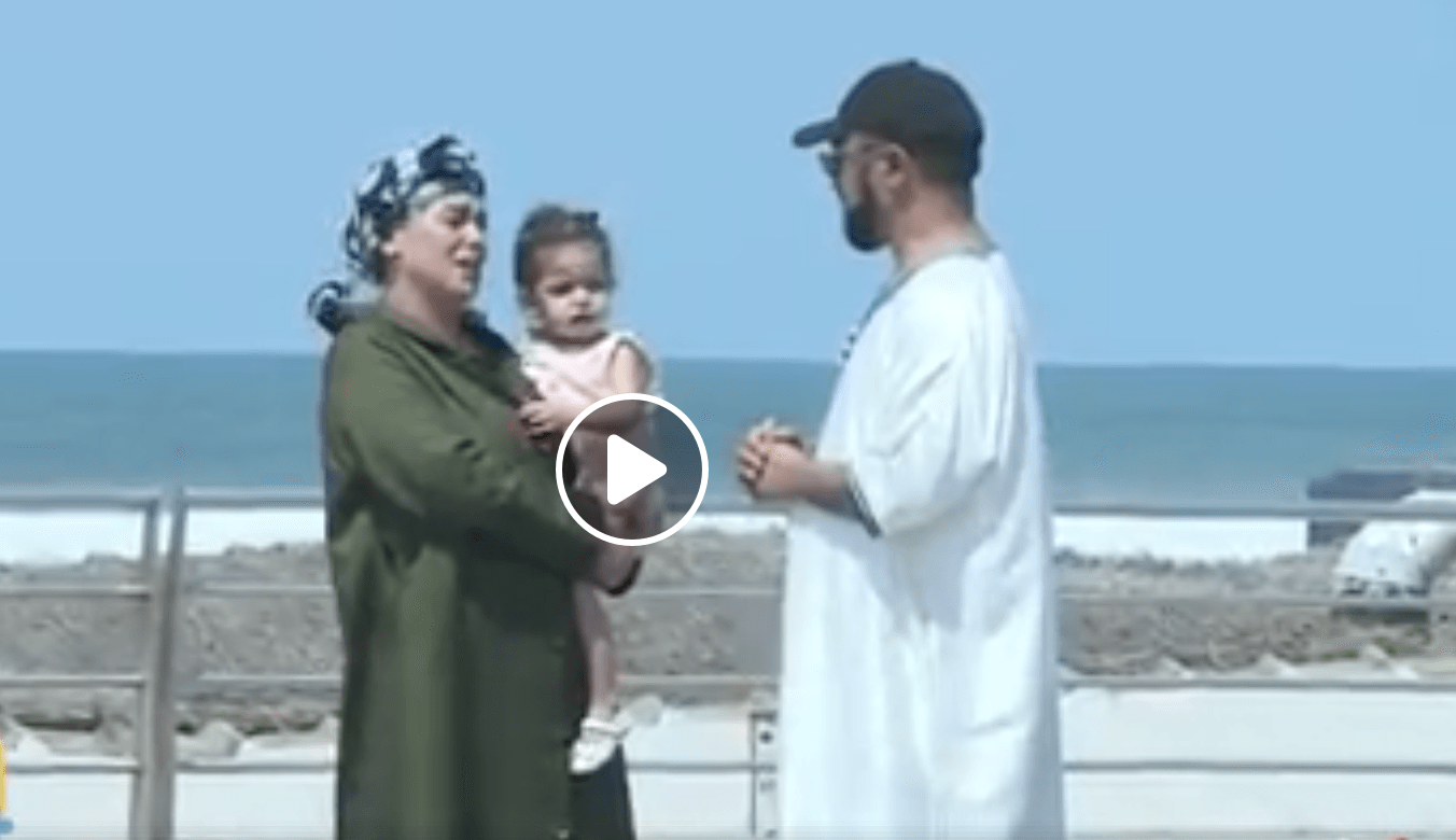 ام تعرض التخلي عن ابنتها