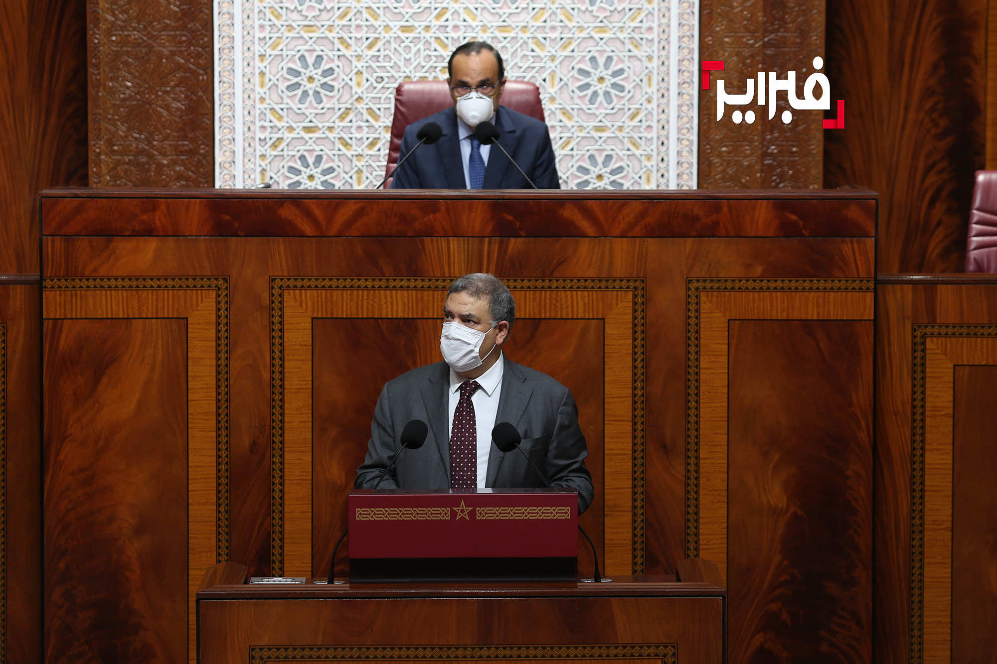 لفتيت وزير الداخلية يرتدي الكمامة في البرلمان
