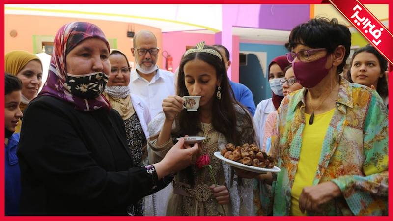 استقبال صاحبة أعلى معدل في المغرب بالتمر والحليب 