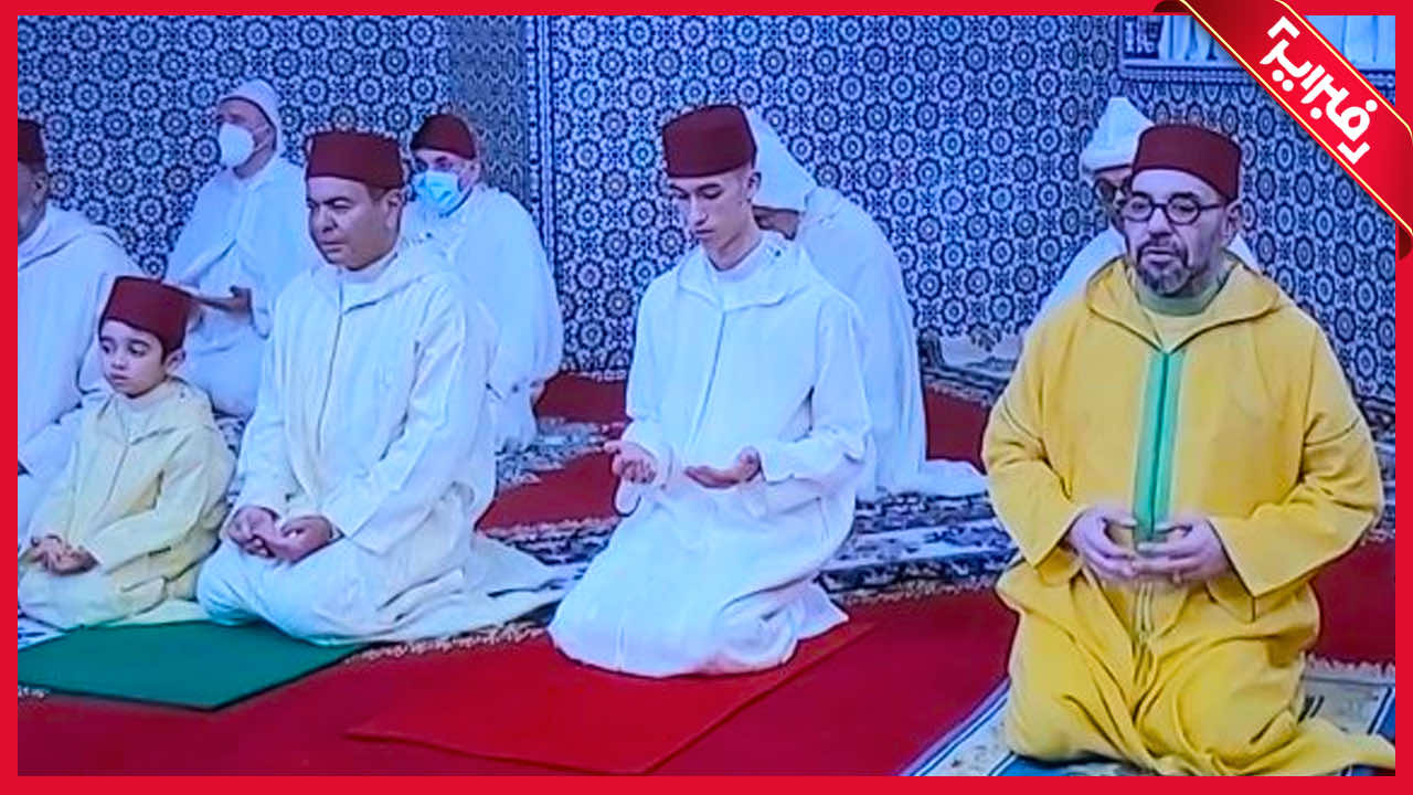 الملك يؤدي صلاة عيد الأضحى