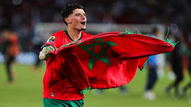 مصدر "فبراير" يكشف موعد التحاق العزوزي بمعسكر المنتخب في فرنسا