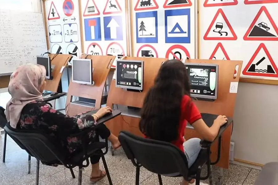 اجتياز المترشحين لرخصة السياقة