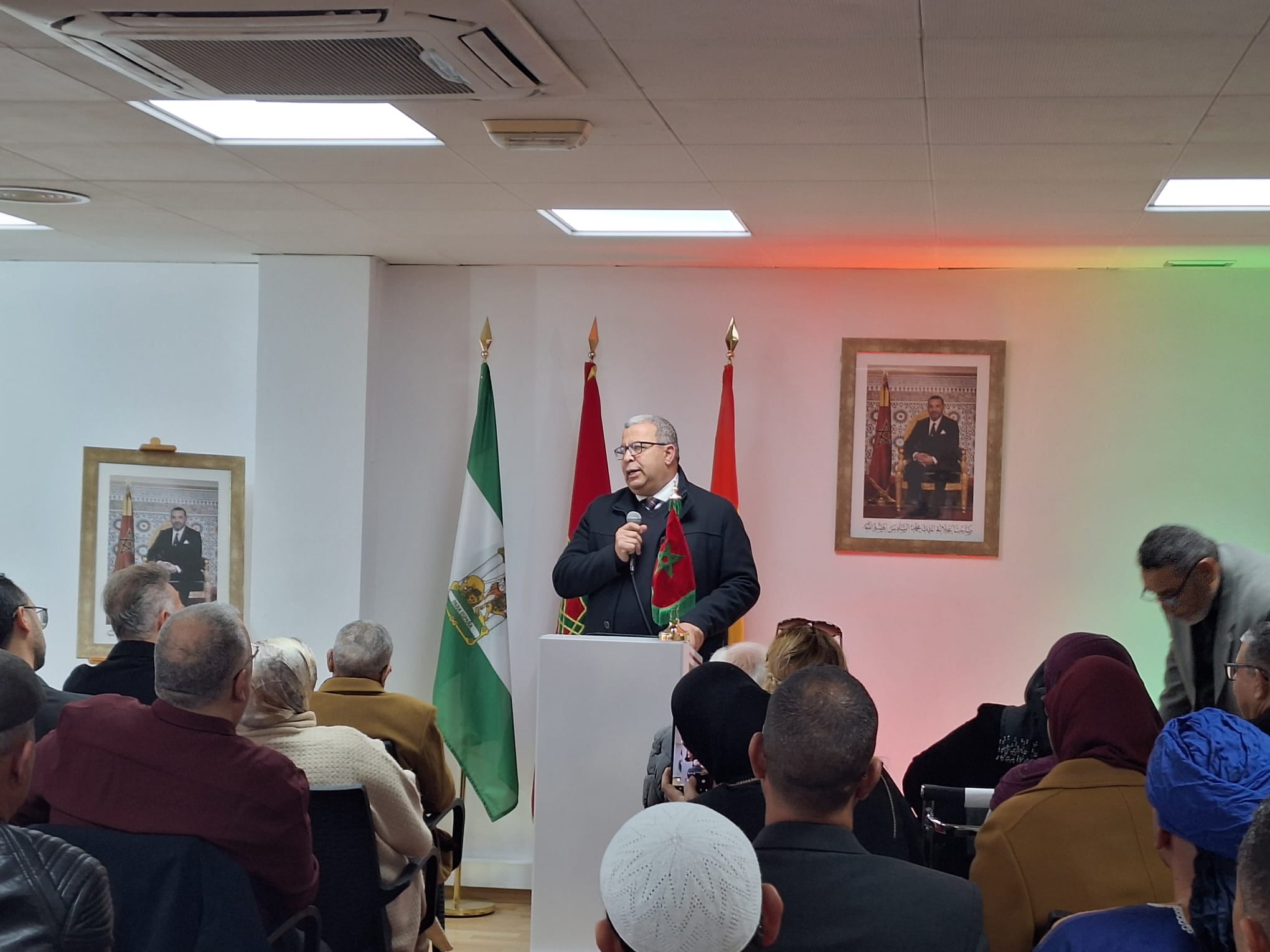 الدكتور بلعربي يستعرض مسار الاعتراف بالأمازيغية في المغرب خلال محاضرة بألميريا