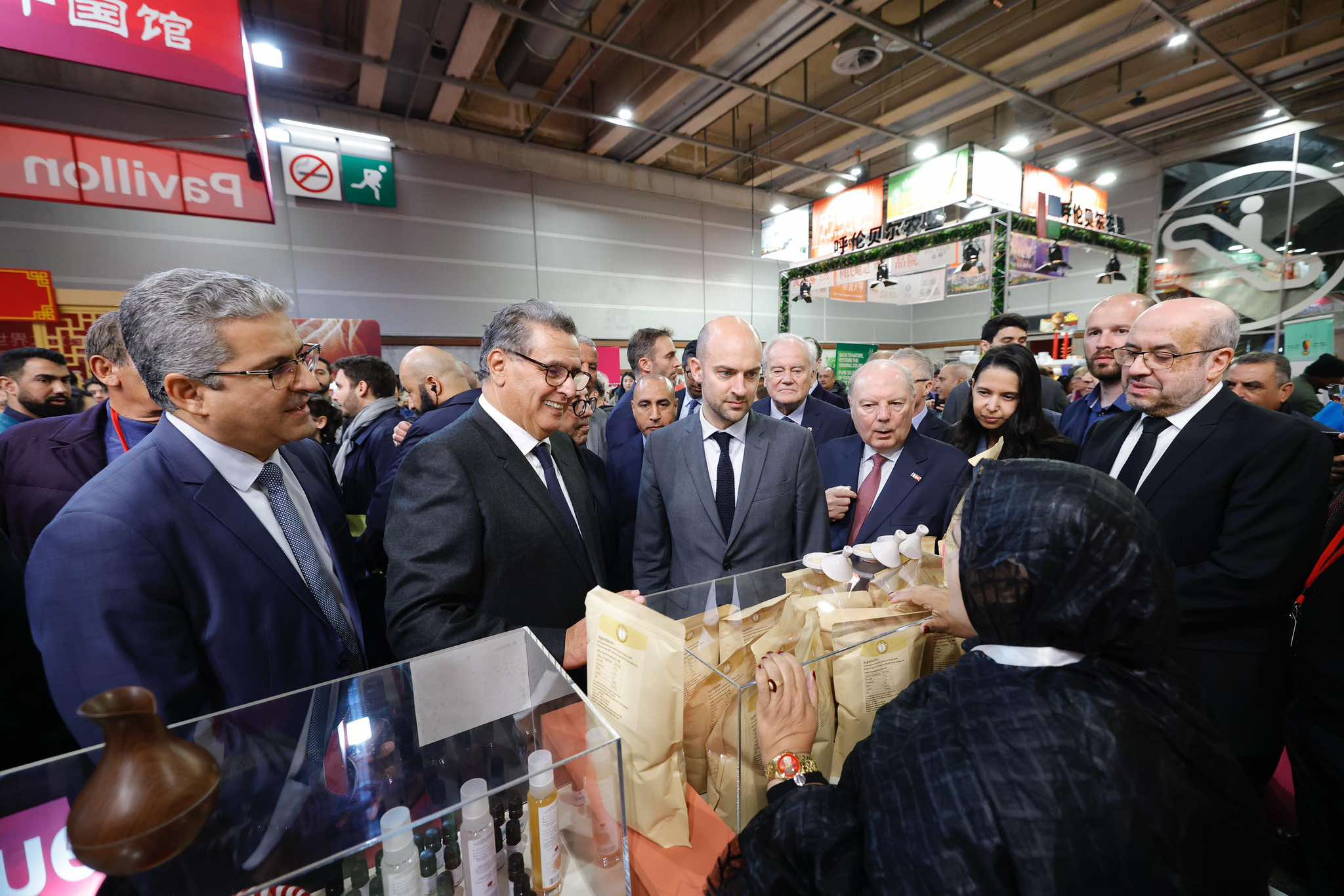 رئيس الحكومة يدشن الجناح المغربي بالمعرض الدولي للفلاحة بباريس