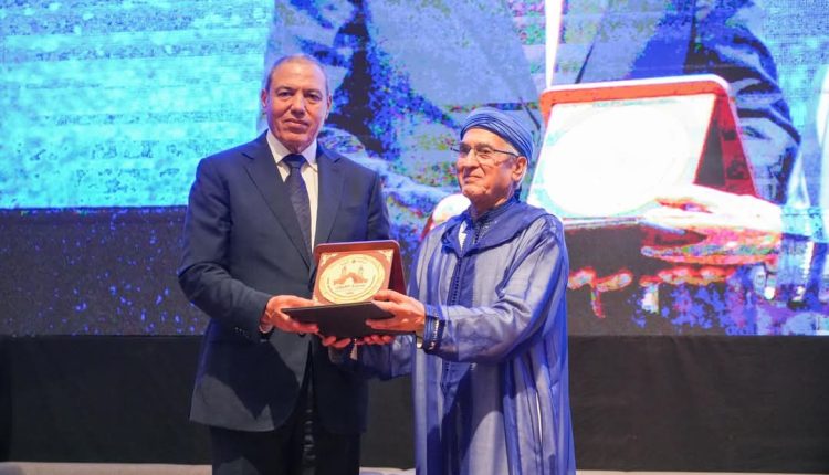 العيون