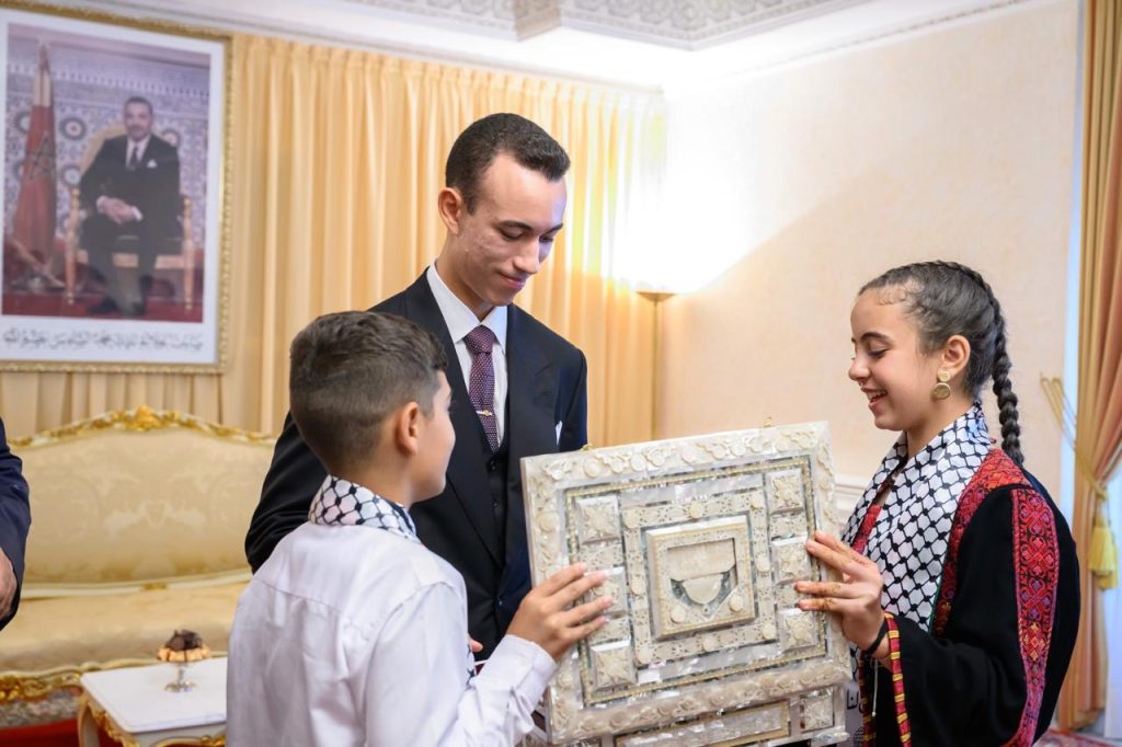 ولي العهد الأمير مولاي الحسن يستقبل وفد الأطفال المقدسيين