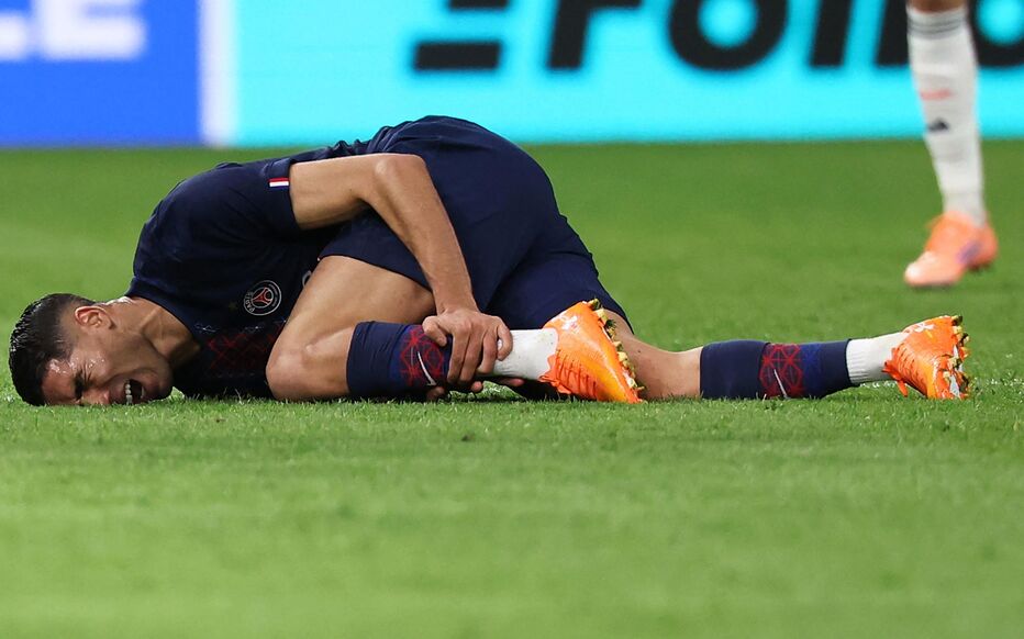 Paris Saint-Germain's Moroccan حكيمي defender #02 Achraf Hakimi reacts after picking up an injury during the UEFA Champions League, league phase day 4, football match between Paris Saint-Germain (PSG) and FC Bayern Munich at the Parc des Princes in Paris, on November 4, 2025. (Photo by Anne-Christine POUJOULAT / AFP)