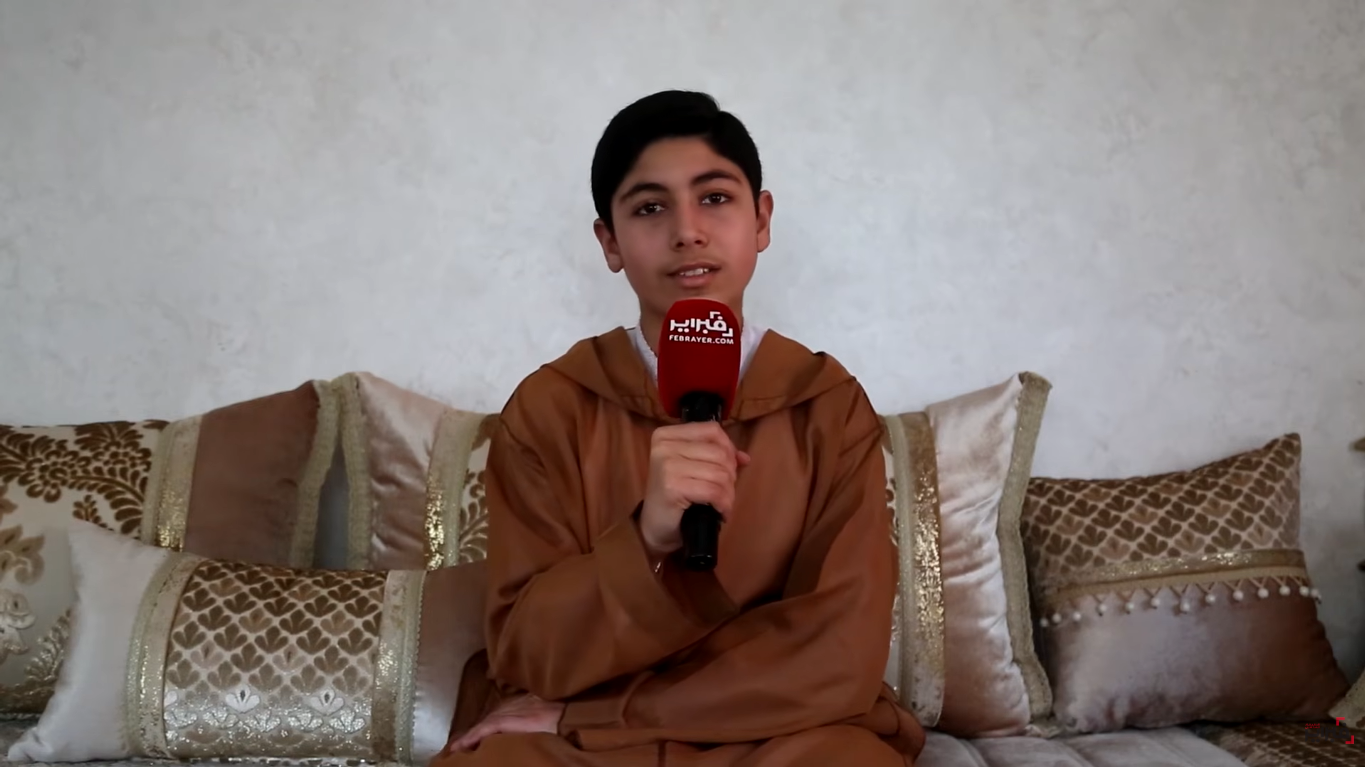 في أجواء روحانية مميزة تواكب ليالي شهر رمضان، يبرز اسم محمد العشاق كأحد الوجوه الشابة التي فرضت حضورها في المساجد بمدينة طنجة، حيث استطاع، رغم صغر سنه، أن يتولى إمامة المصلين في صلاة التراويح، في تجربة يصفها بأنها “شعور لا يوصف”.